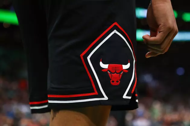 DeRozan, LaVine Lead Bulls&#8217; 121-103 Rout of LA; Davis Tossed