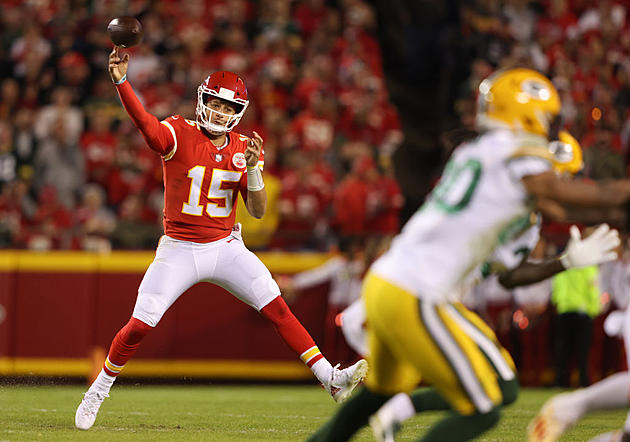 Chiefs Edge Rodgers-less Packers 13-7 in Defensive Slugfest