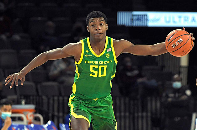 Oregon Opens Maui Invitational With 73-49 Rout of Chaminade
