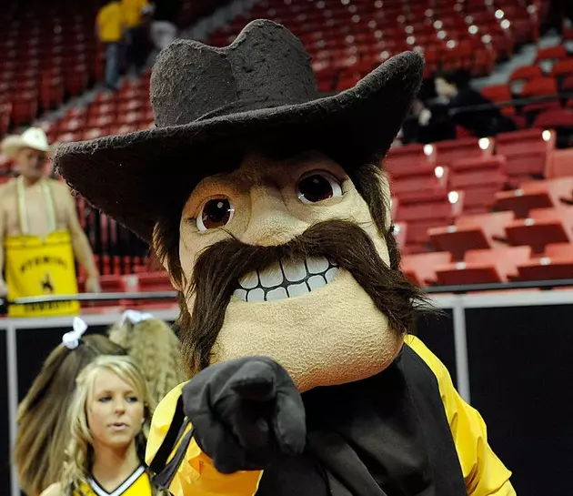 Wyoming Pulls Away in Overtime to Beat Washington 77-72