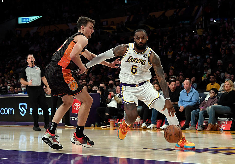 LeBron Scores 30, Lakers top Magic 106-94 for 5th Win in 7