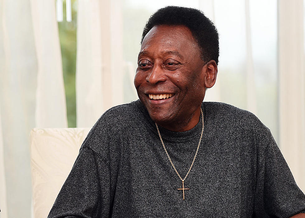 Pelé in Hospital Due to Colon Tumor, to be Released in Days