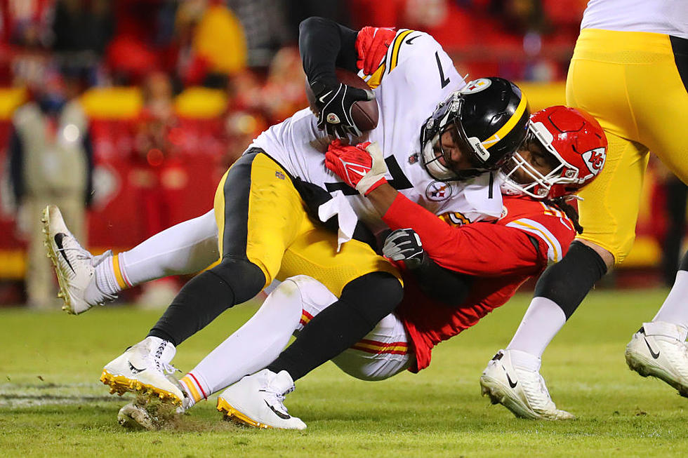 Mahomes Leads Chiefs to 42-21 Wild-card Romp Over Steelers