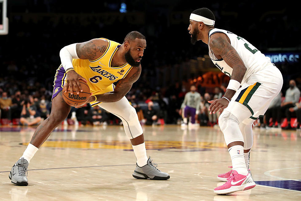 LeBron Scores 25 as Lakers End Three-game Skid, Beat Jazz