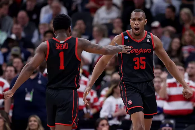 Shead Scores 21 Points, Houston Knocks Out 1-seed Arizona