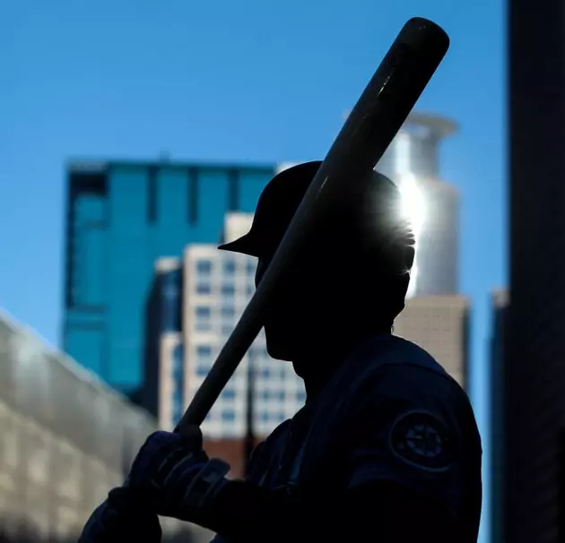 Buxton, Bundy Lift Twins to 4-0 Win, Split with Mariners