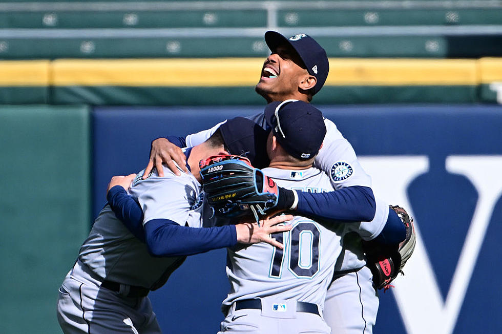 Popups Become Adventures as Mariners Beat White Sox 5-1