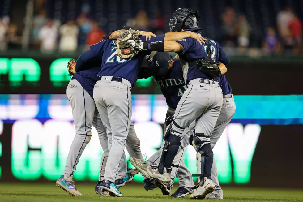 Winker Homers, Mariners Sweep Nats for 10th Straight Win
