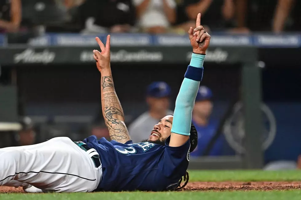 Mariners Keep Rolling, Score 2 in Ninth to Beat Rangers 5-4