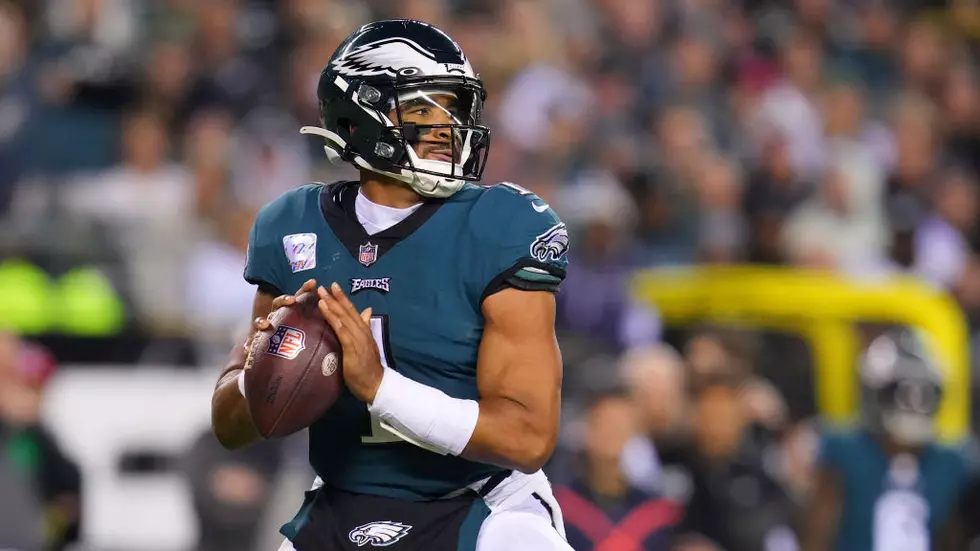 Eagles Improve to 6-0, Hurts Key in 26-17 win Over Cowboys