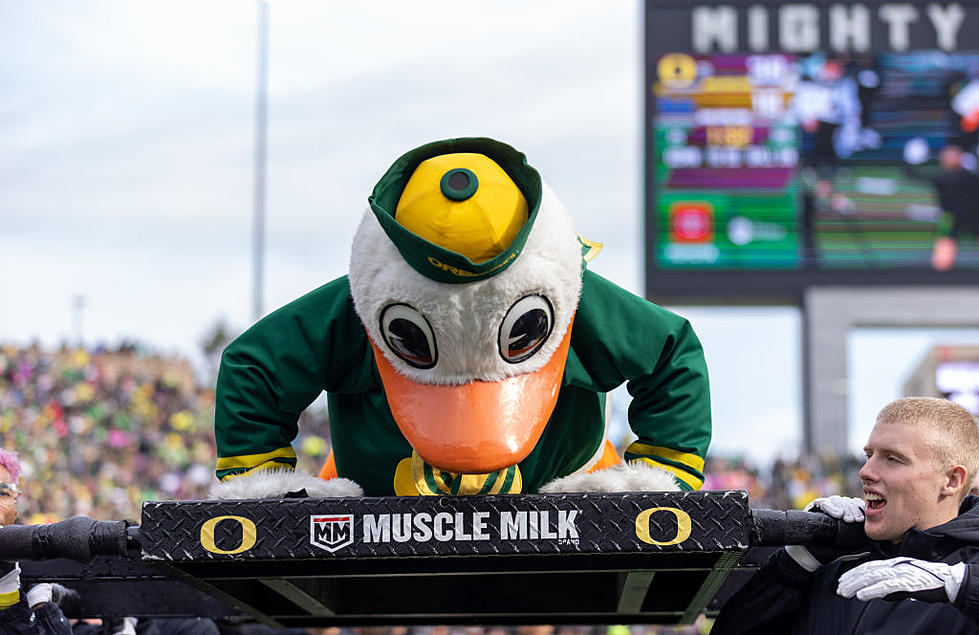Huskies and Ducks on Course for Another Clash Before Pac-12 Breakup