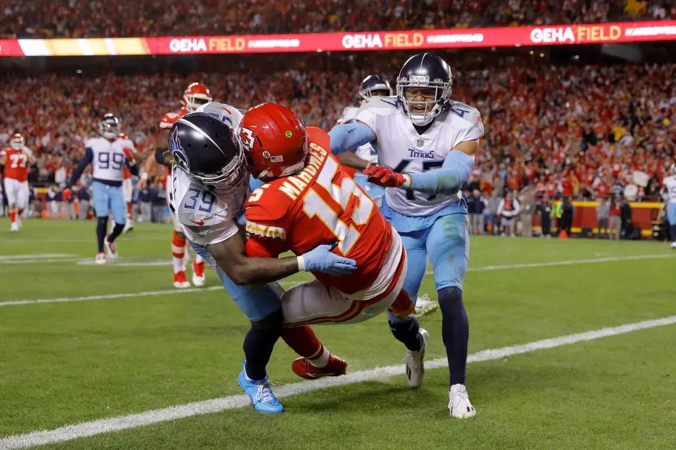 Mahomes Helps Chiefs Rally Past Titans 20-17 in Overtime