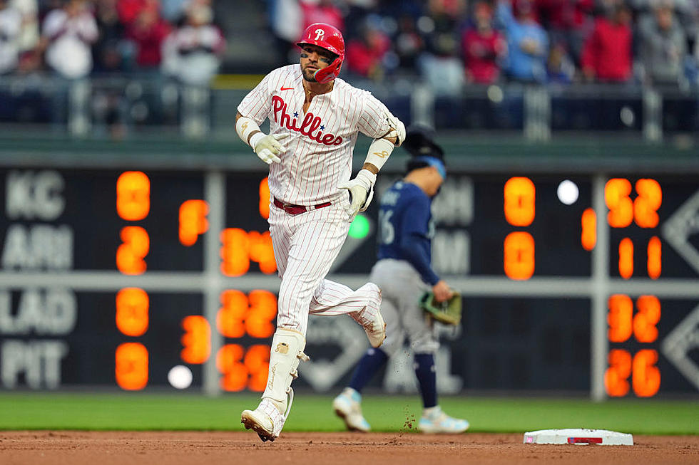 Phils Overcome Deficit, Injury to Walker, Beat Mariners 6-5
