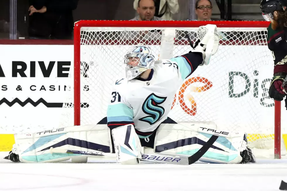 AHL call-up Shane Wright Scores 4th goal in 4 games, Sparks Kraken to 5-0 win over Coyotes