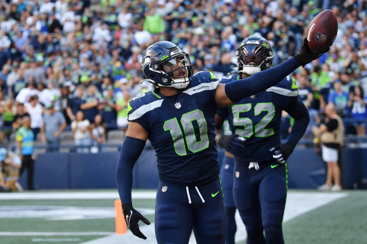 Seahawks, Uchenna Nwosu agree on a 3-year extension worth up to $59 million