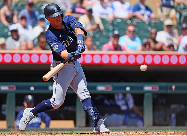 Dylan Moore Hits a Pair of Home Runs as Mariners Outlast Twins 8-7