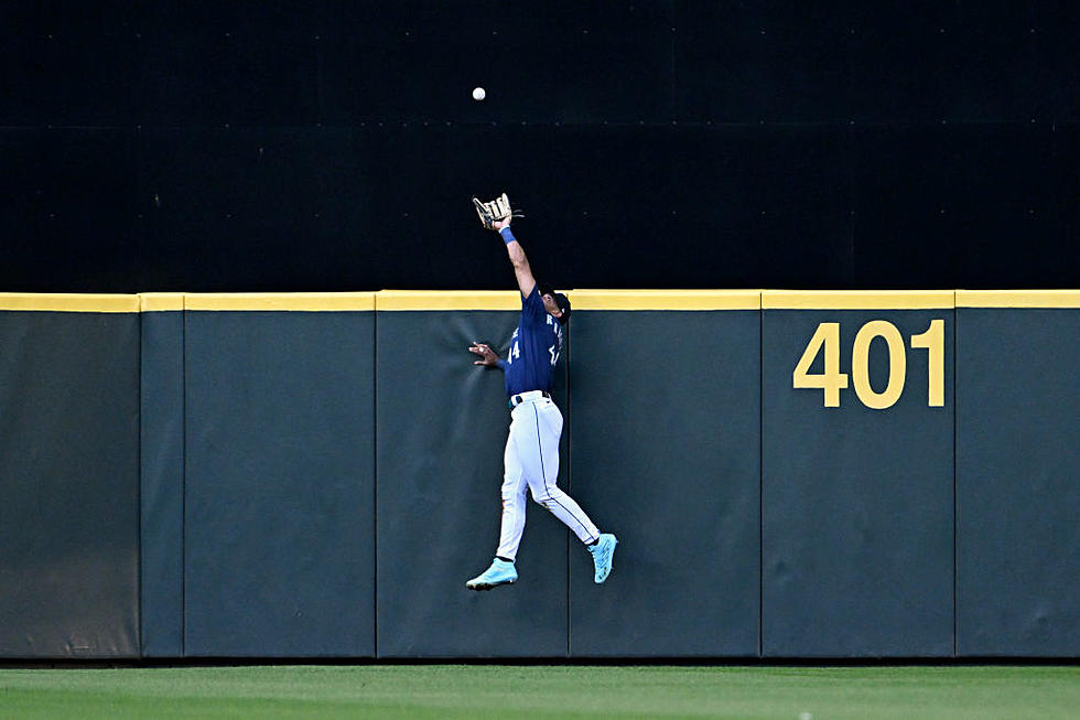 Gilbert Shuts Down Padres, J-Rod's catch in center as M's win 2-0