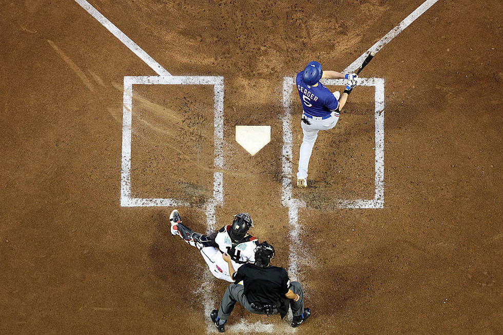 Seager’s 2-run HR, Stellar D Lead Rangers over D-backs 3-1 in WS GM 3