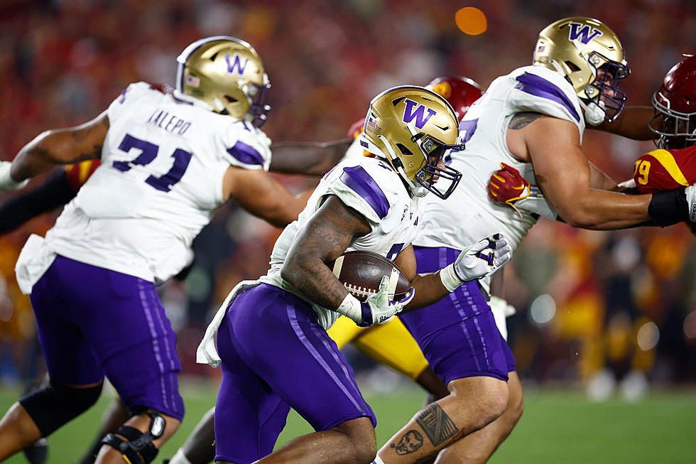 Johnson Scores 4 TDs in #5 Huskies’ High-octane win over #24 USC