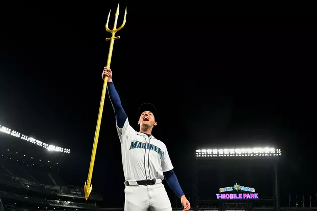Canzone hits 3-run Homer, Mariners Hold on to Beat Guardians 5-4