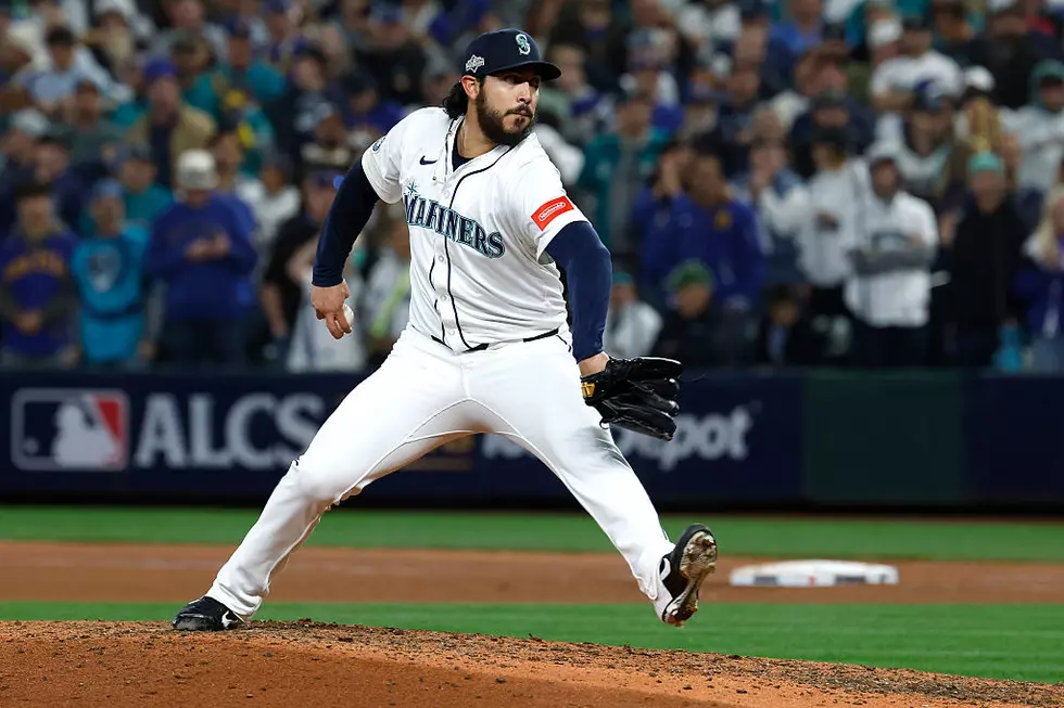 Mariners exercise 2026 option on closer Andrés Muñoz