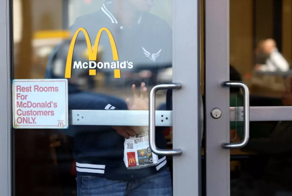 NASTY Dude Takes A McDump On A Table At McDonalds [GRAPHIC VIDEO]