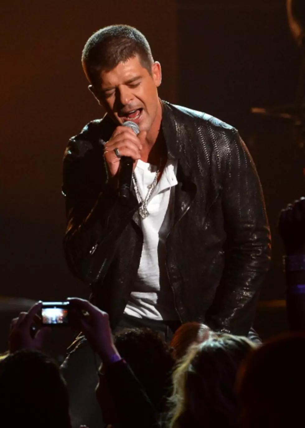 Robin Thicke Still Tryin&#8217; to &#8216;Get Her Back&#8217; [AUDIO/VIDEO]
