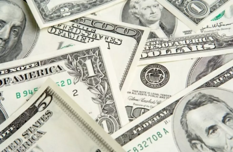 Michigan Couple Hands Out $1 Bills to Strangers