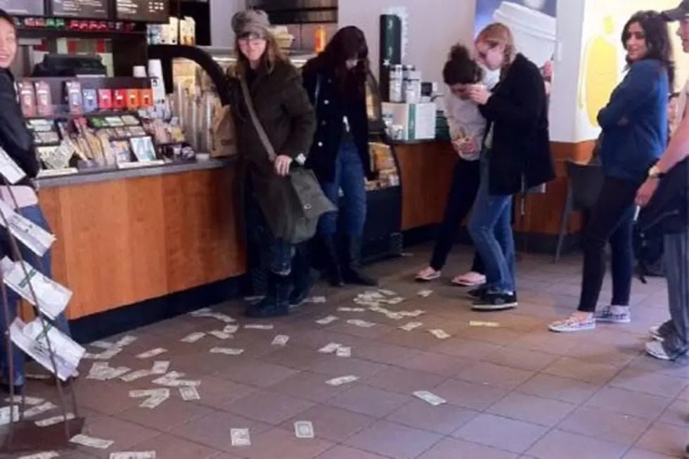 Man Walks Into Starbucks, Throws Money in the Air [VIDEO]