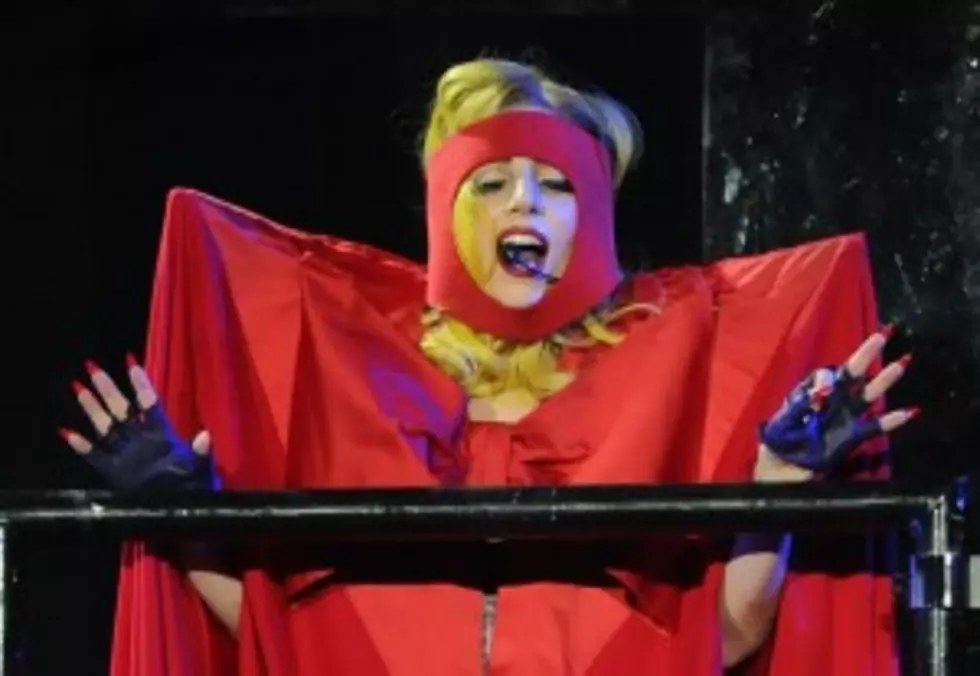 Lady Gaga On SNL For 3 Songs &#038; 3-Way [VIDEO]