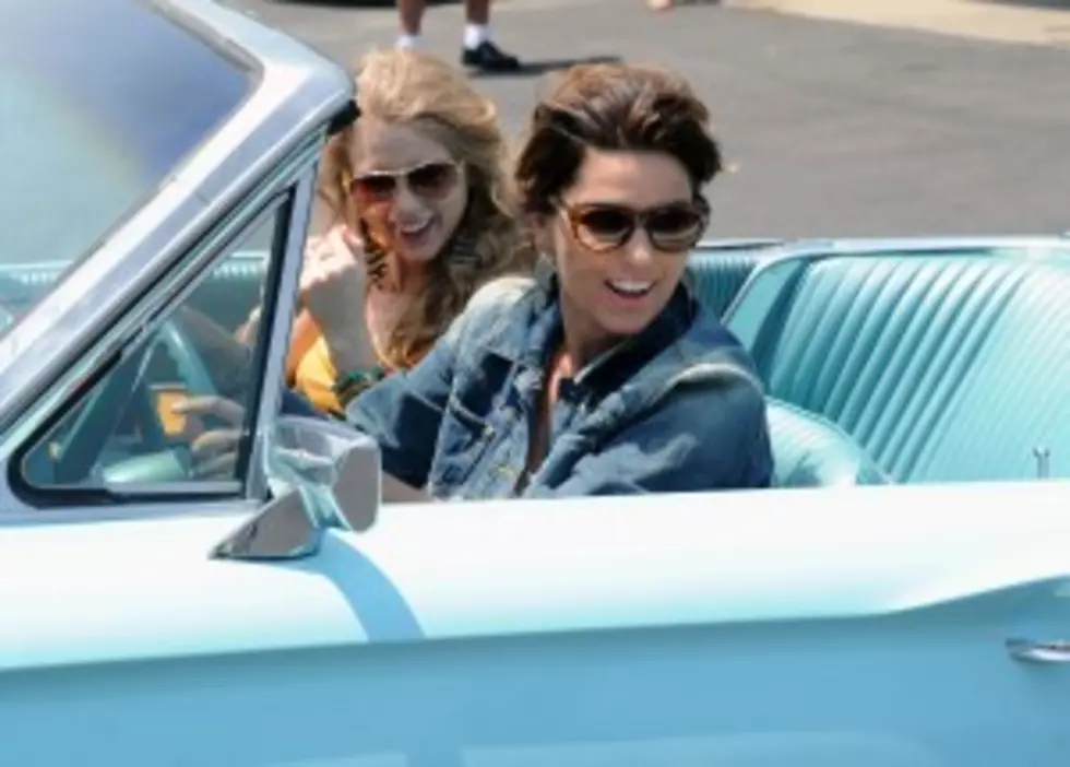 Taylor Swift and Shania Twain Are &#8216;Thelma and Louise&#8217;