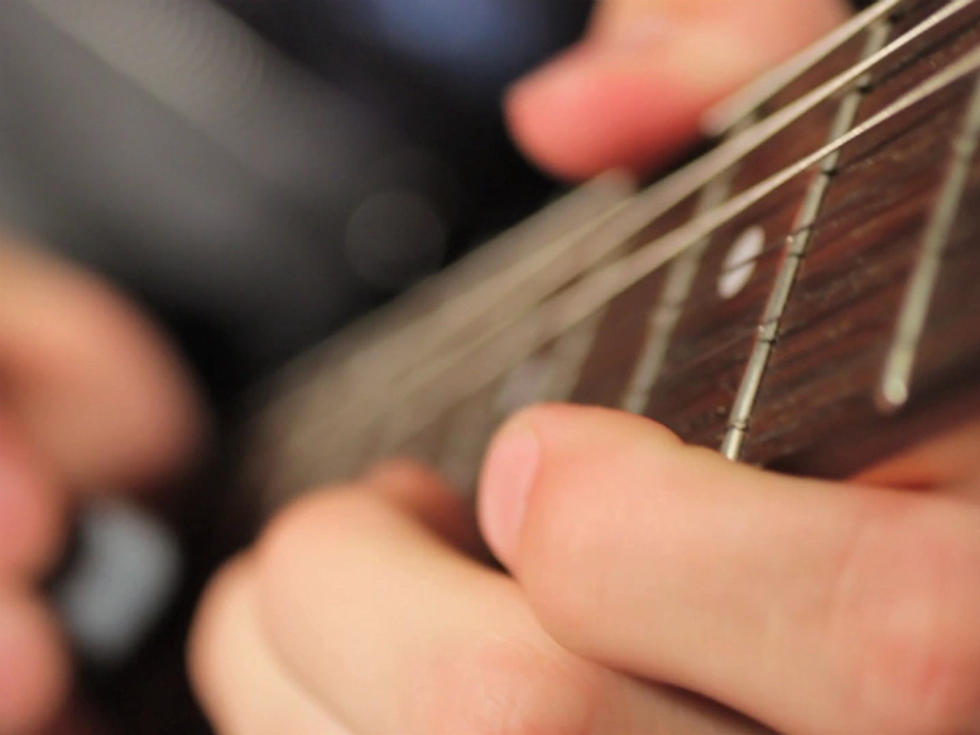 Young Man Goes Deaf, Doesn’t Abandon His Dream of Making Music [VIDEO]