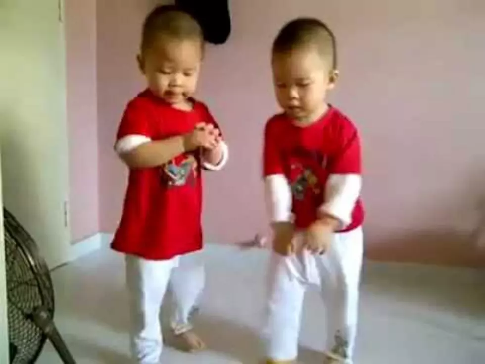 2-Year-Old Twins Do Pretty Impressive ‘Gangnam Style’ Dance [Video]