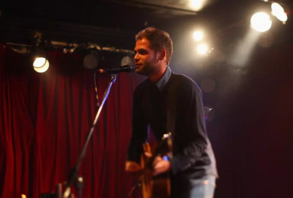 Passenger Performs Acoustic Version Of &#8216;Let Her Go&#8217; [Video]