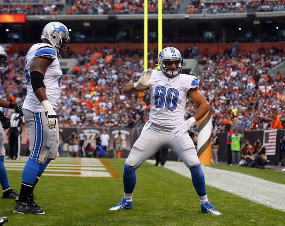 ‘N Sync’s Lance Bass Helps Detroit Lion Joe Fauria With His Dance Moves [Video]