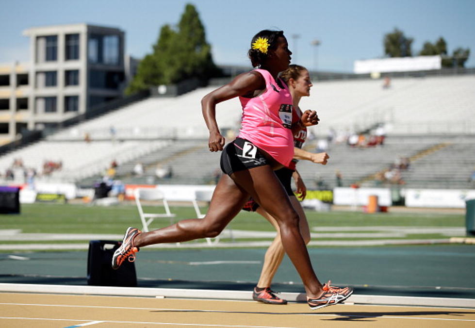 Alysia Montano Runs 800 Meter Race While 34 Weeks Pregnant [Photos]