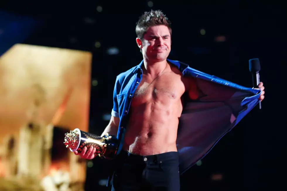 Zac Efron Dances On A Table To Jason Derulo&#8217;s &#8216;Wiggle&#8217; [Video]