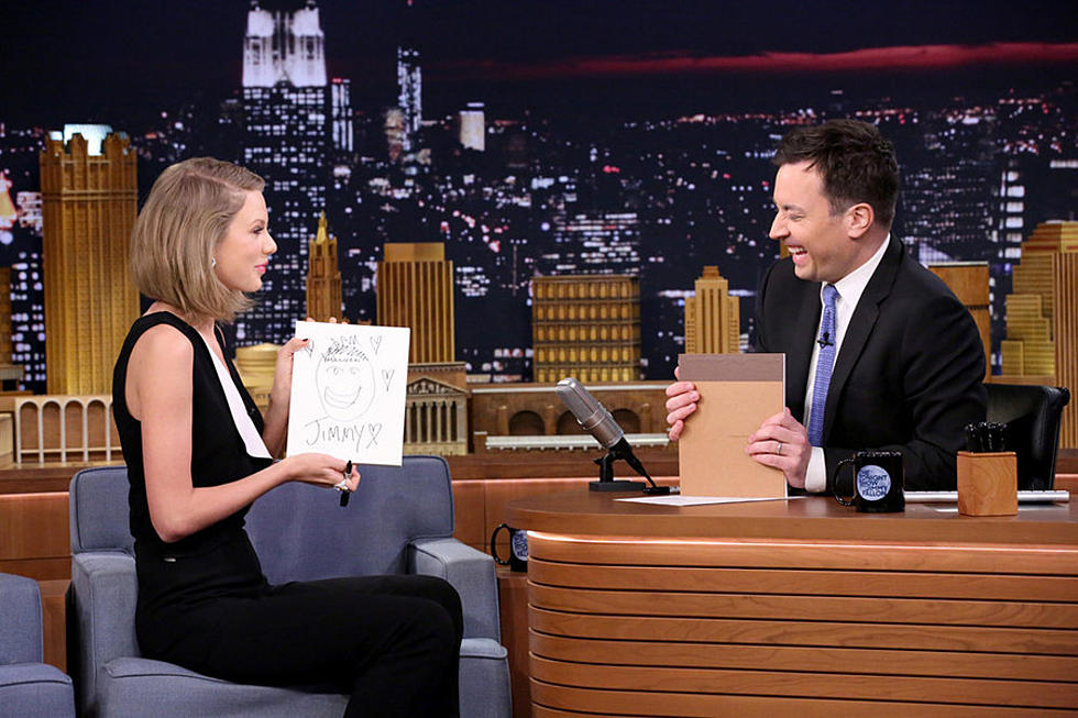 Jimmy Fallon and Taylor Swift Draw Each Other, Then Dance On a Jumbotron [Video]