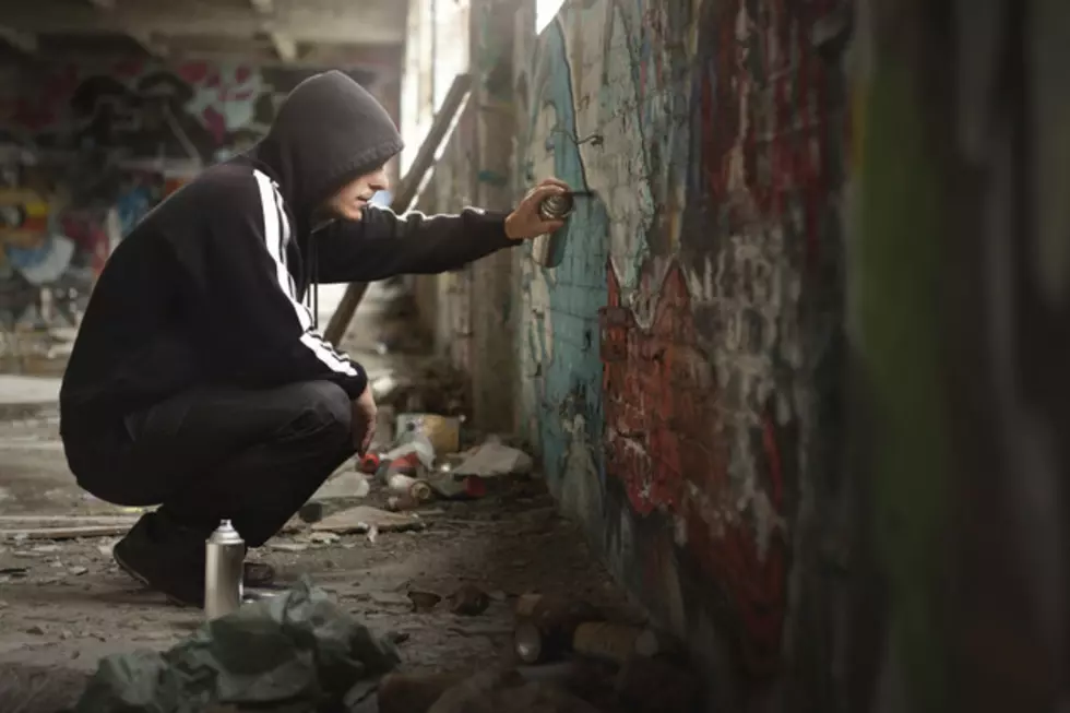 Graffiti Artist Tricks London Municipal Authorities Into Repainting Building [Video]