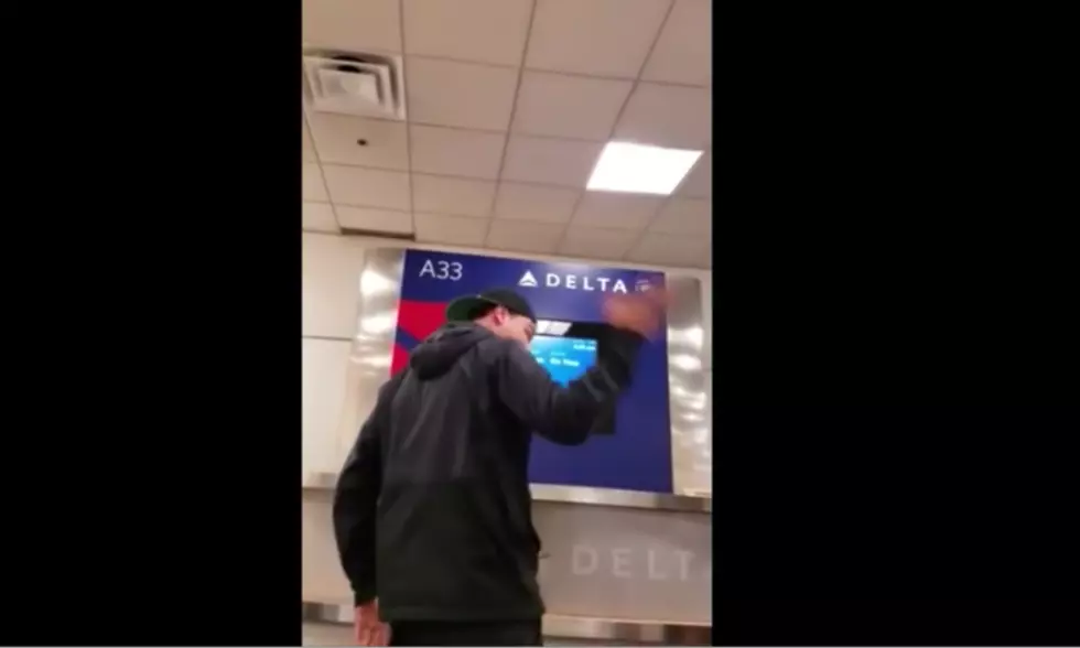 Vanilla Ice Get Heated And Meltsdown After Missing His Flight 