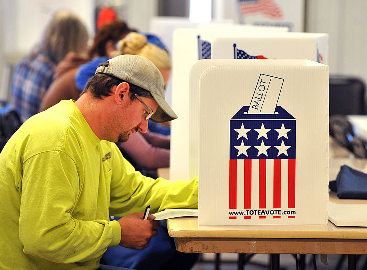 Go votes. Почтовое голосование в США. Избирательный участок в США. Выборы в США картинки. Как проходят выборы в США фото.
