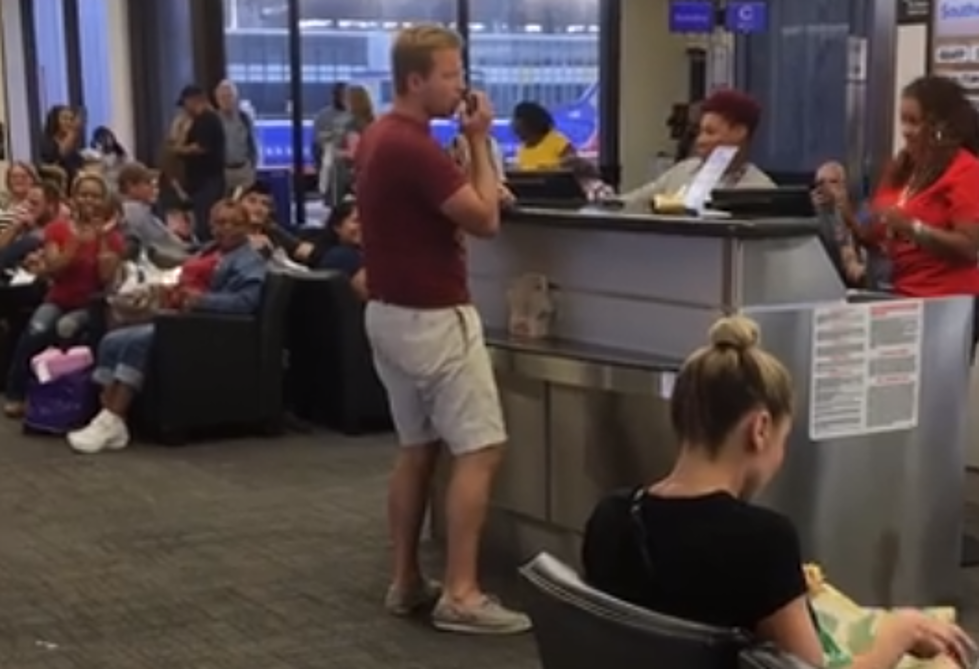 Looking For A Smile? – Watch This Guy Sing ‘No Diggity’ At Airport