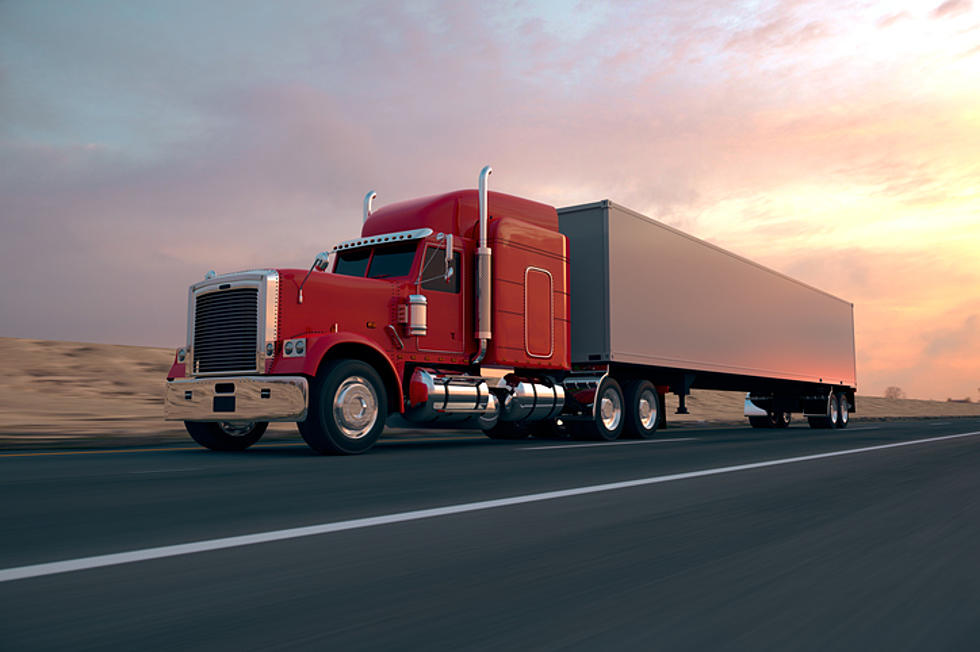 Senior Writes And Hands Out Hundreds Of &#8216;Thank You&#8217; Cards To Truck Drivers