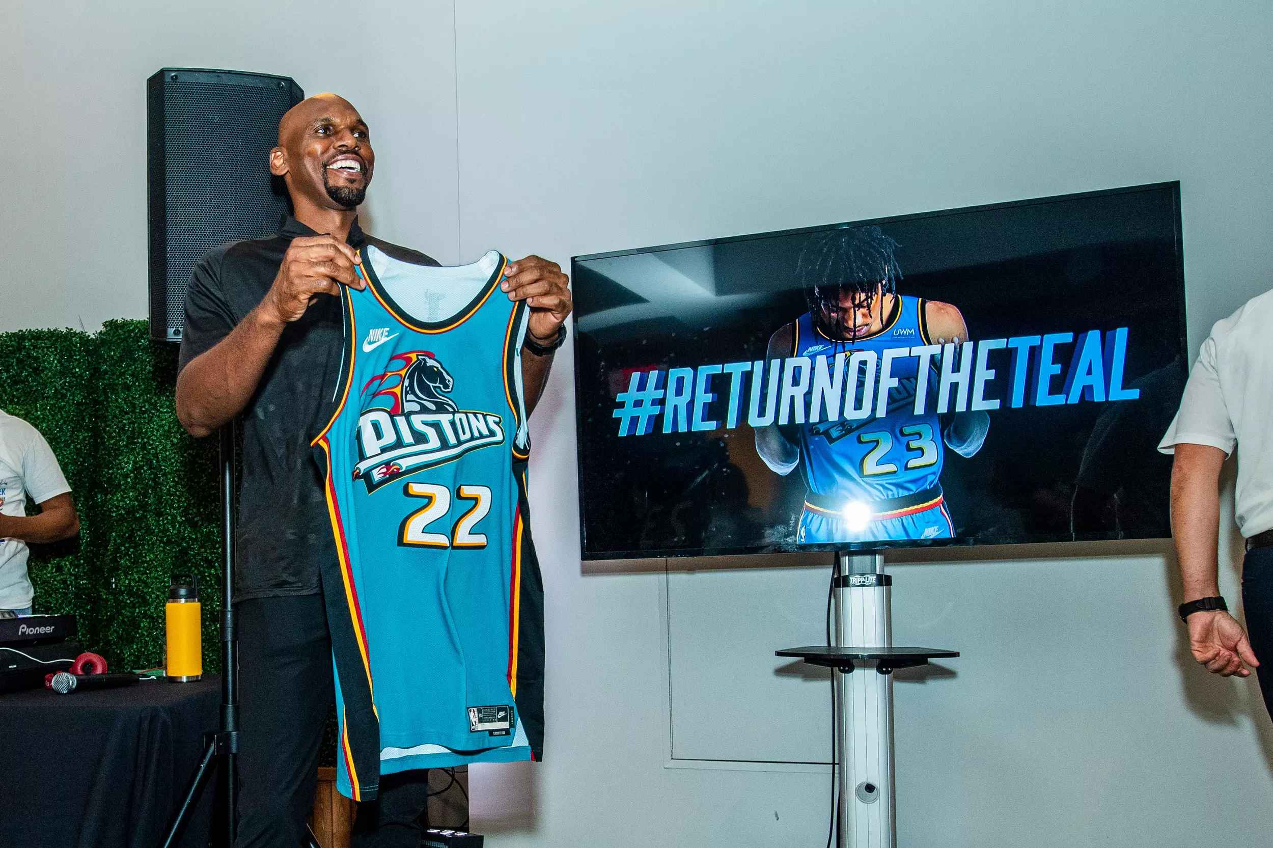 First look: Pistons bringing back teal jerseys