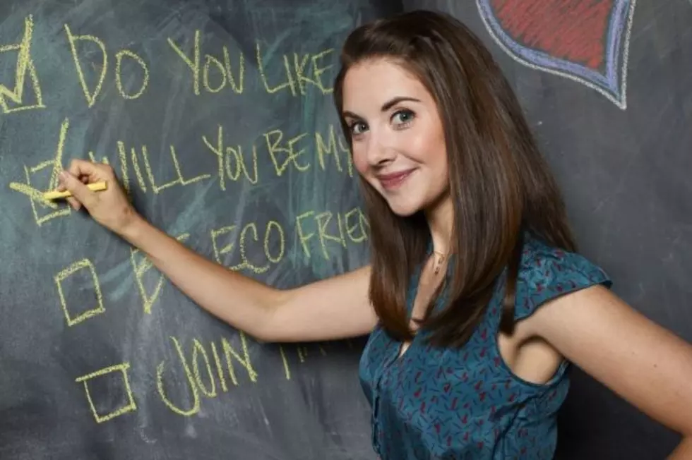 &#8216;Community&#8217; Season 3 Gag Reel Has Alison Brie Rapping