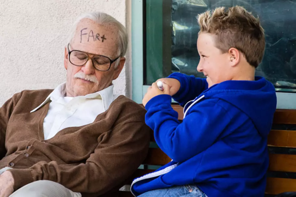 Johnny Knoxville and ‘Bad Grandpa’ Could Top The Box Office [VIDEO]