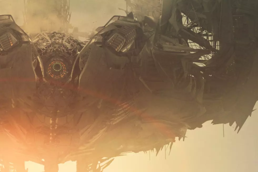 New ‘Transformers 4′ Poster: On the Run From Really Big Robots