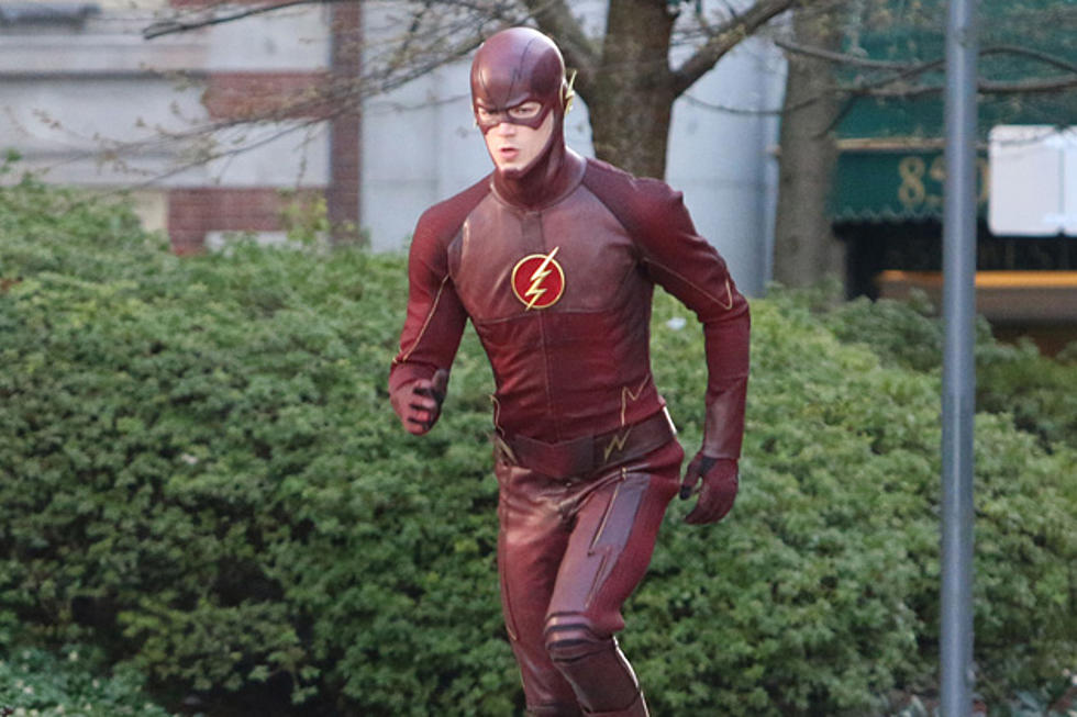 &#8216;The Flash&#8217; Costume: New Set Photos Show Grant Gustin Suited Up as the Fastest Man Alive