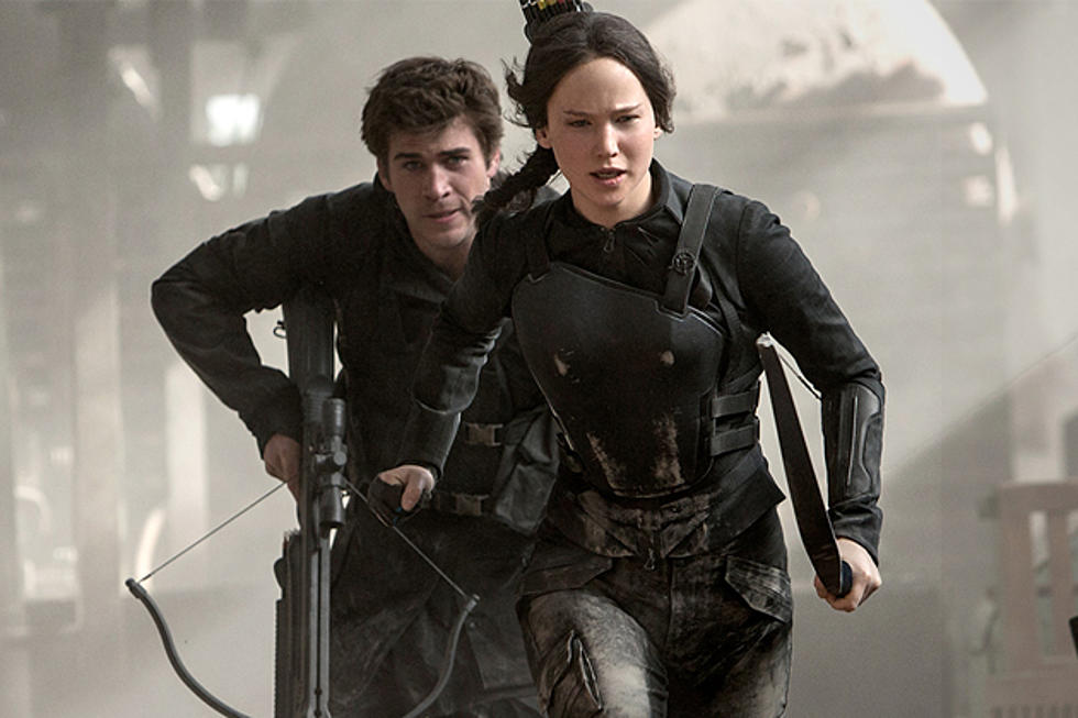 New ‘Hunger Games: Mockingjay’ Photos: Jennifer Lawrence Rallies the Troops