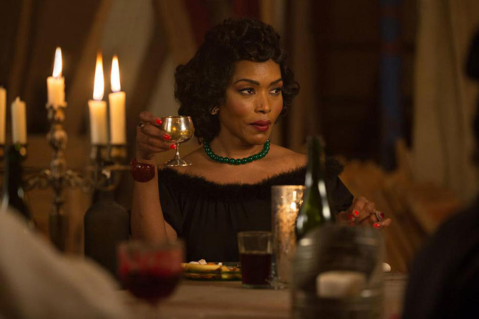 ‘American Horror Story: Freak Show’ Review: “Show Stoppers”